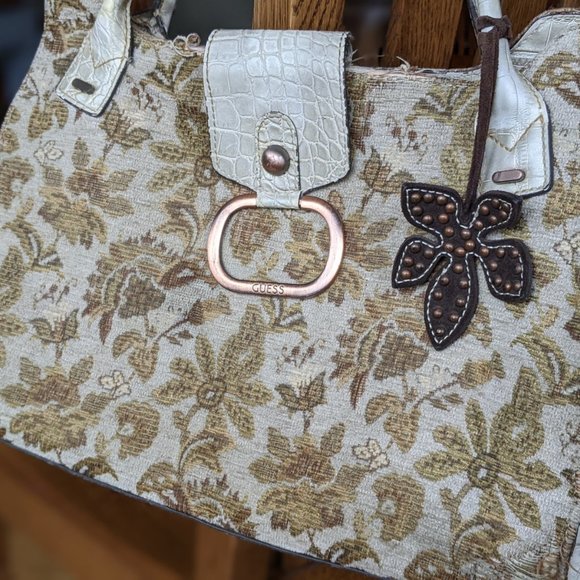 Guess Bag - Picture 2 of 11